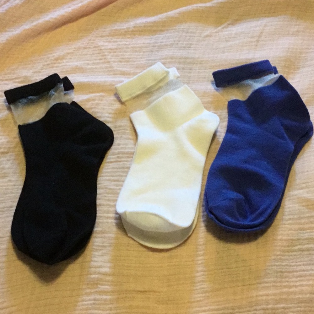 NWOT 3 sheer Ankle Socks